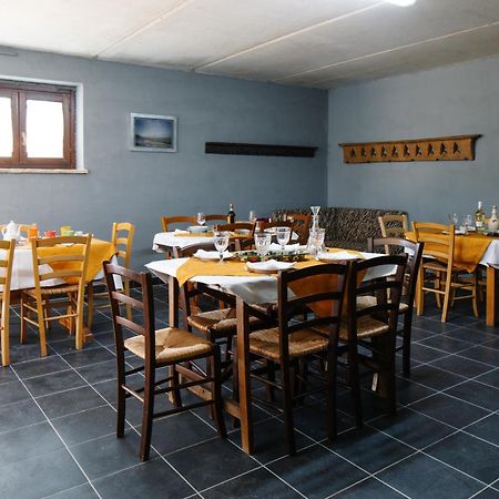 Villa Ermelinda - Piscina Privata E Jacuzzi Castelraimondo Kültér fotó