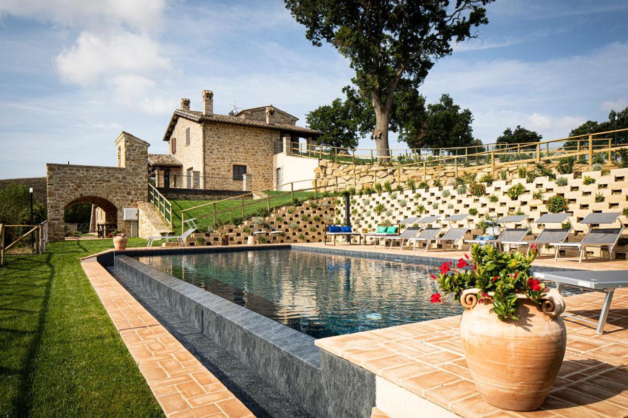 Villa Ermelinda - Piscina Privata E Jacuzzi Castelraimondo Kültér fotó