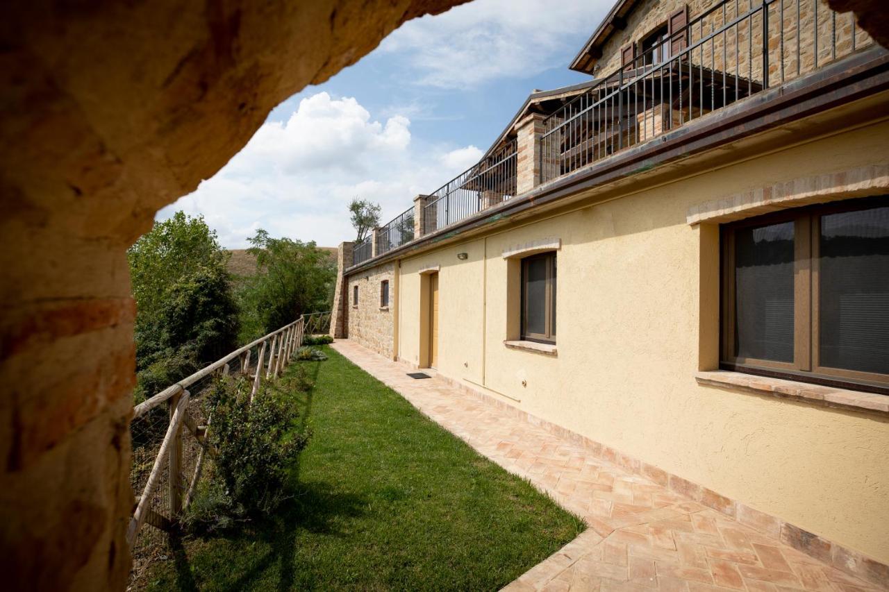 Villa Ermelinda - Piscina Privata E Jacuzzi Castelraimondo Kültér fotó