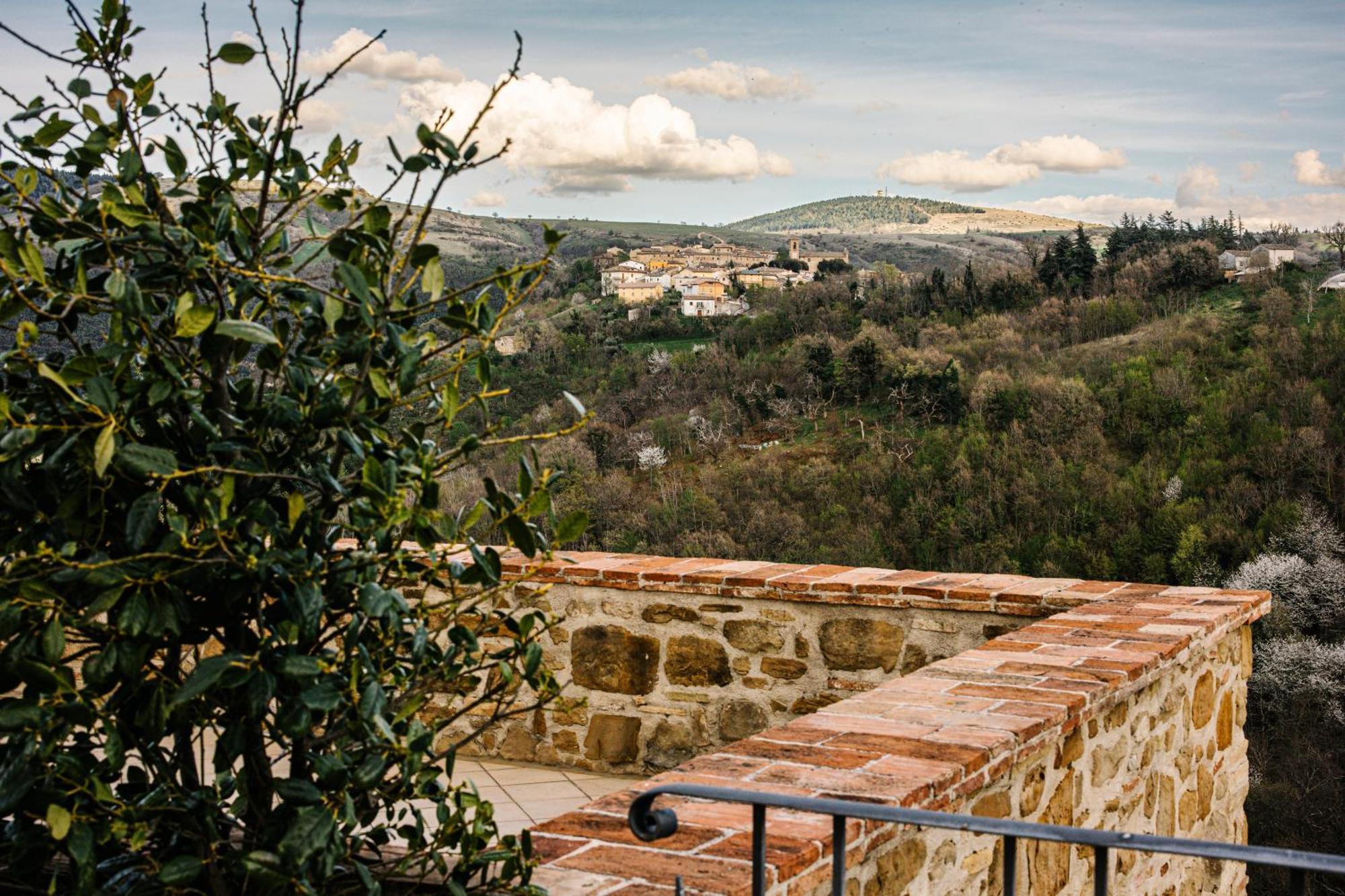 Villa Ermelinda - Piscina Privata E Jacuzzi Castelraimondo Kültér fotó