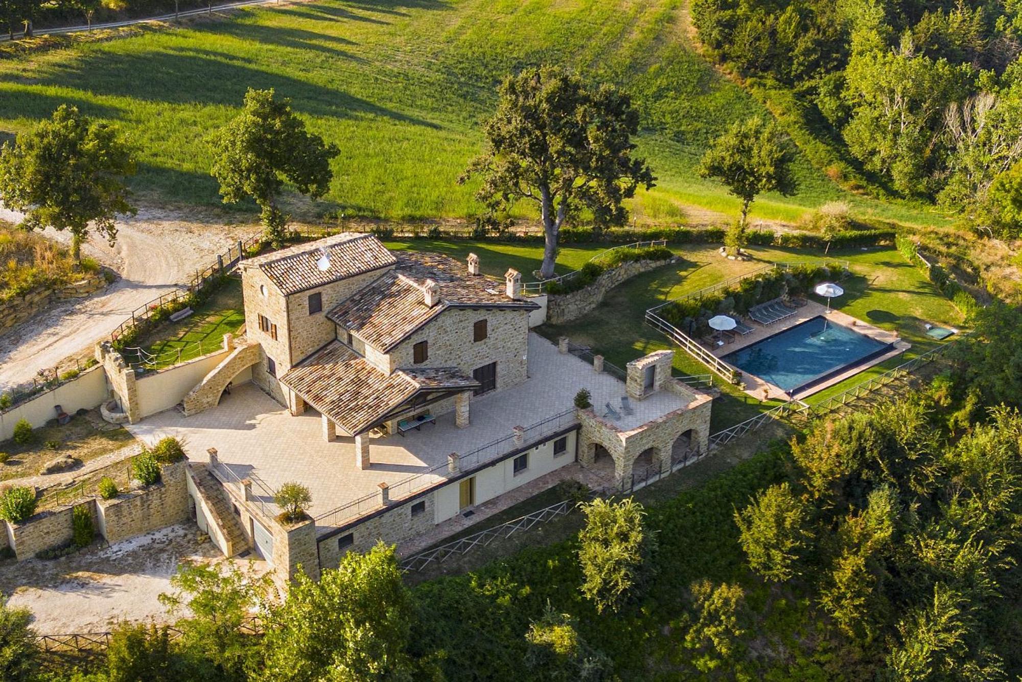 Villa Ermelinda - Piscina Privata E Jacuzzi Castelraimondo Kültér fotó